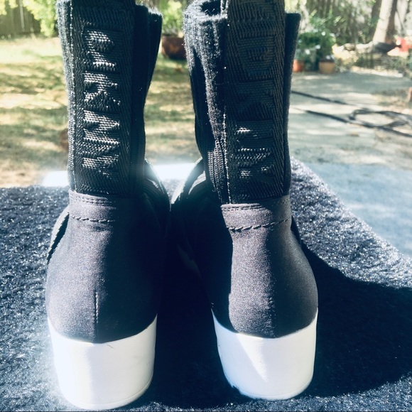 DKNY size 7 Women’s Booties Black/White - Picture 4 of 6